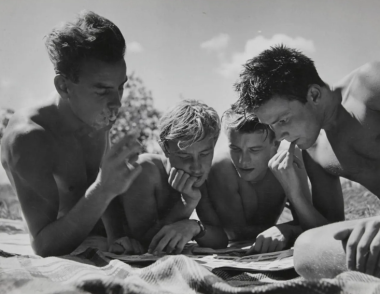 Herbert List, Ragazzi che leggono, 1950